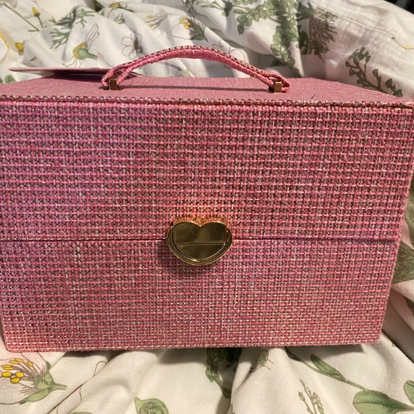 BEAUTY BOX makeup kit: So Posh Edition - Picture 3 of 10